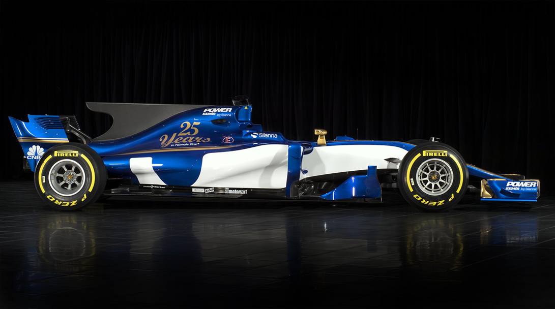 La Sauber ha ufficialmente svelato le prime immagini della nuova vettura di Formula 1 per il Mondiale 2017. Della nuova C36 colpiscono il muso a freccia, una tendenza gi vista sulla Williams presentata qualche giorno fa, e la nuova livrea con molto pi blu e inserti dorati. L&#39;anno scorso la Sauber  giunta decima nel Mondiale costruttori.